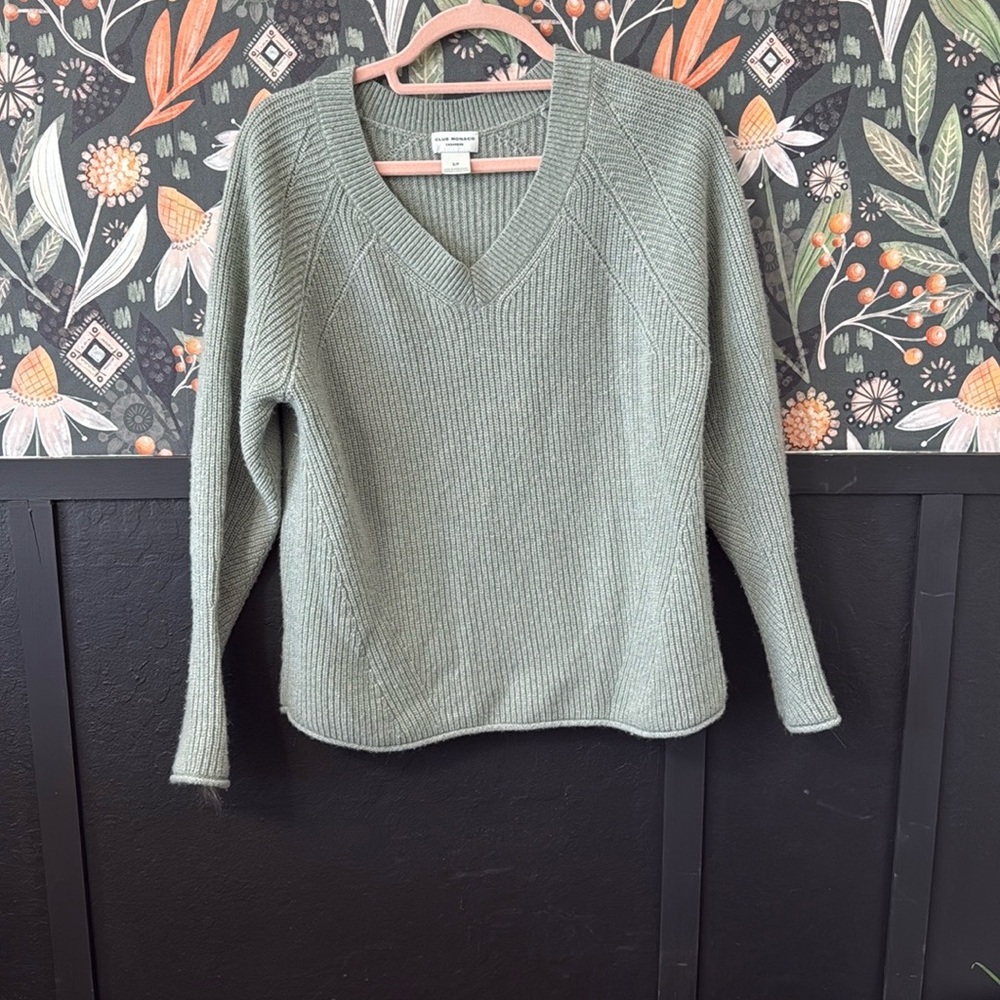 Club Monaco Green V-Neck Sweater Knit Long Sleeve